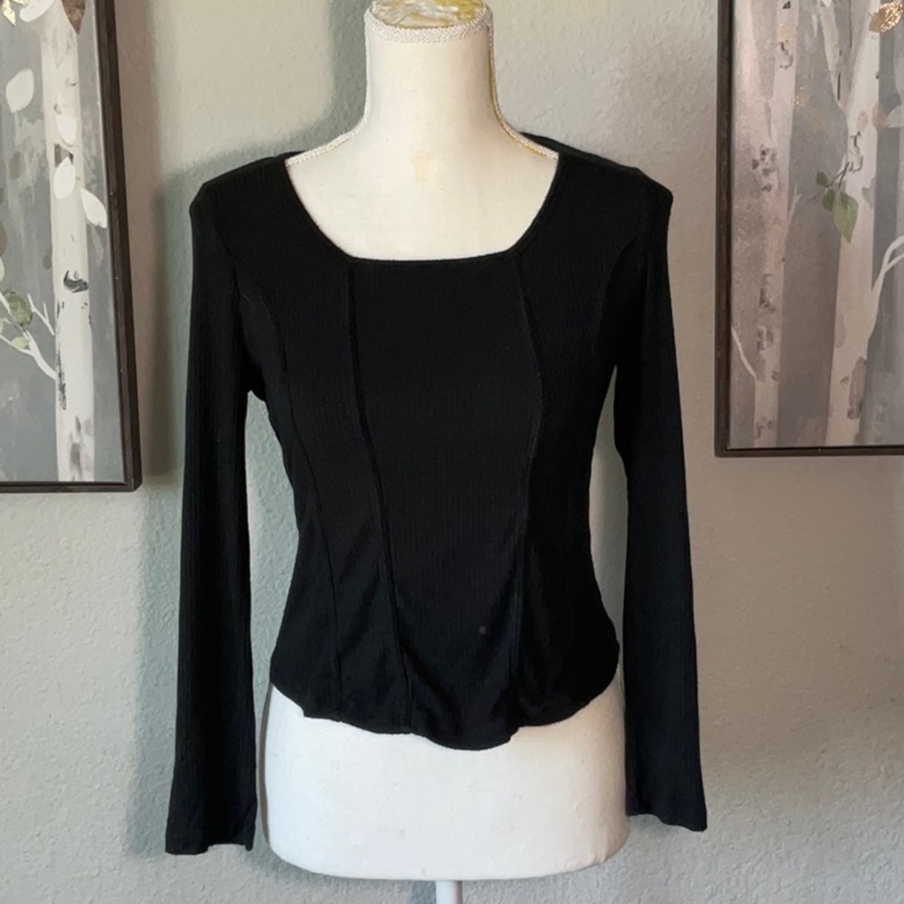 Black Fitted Blouse with Long Sleeves